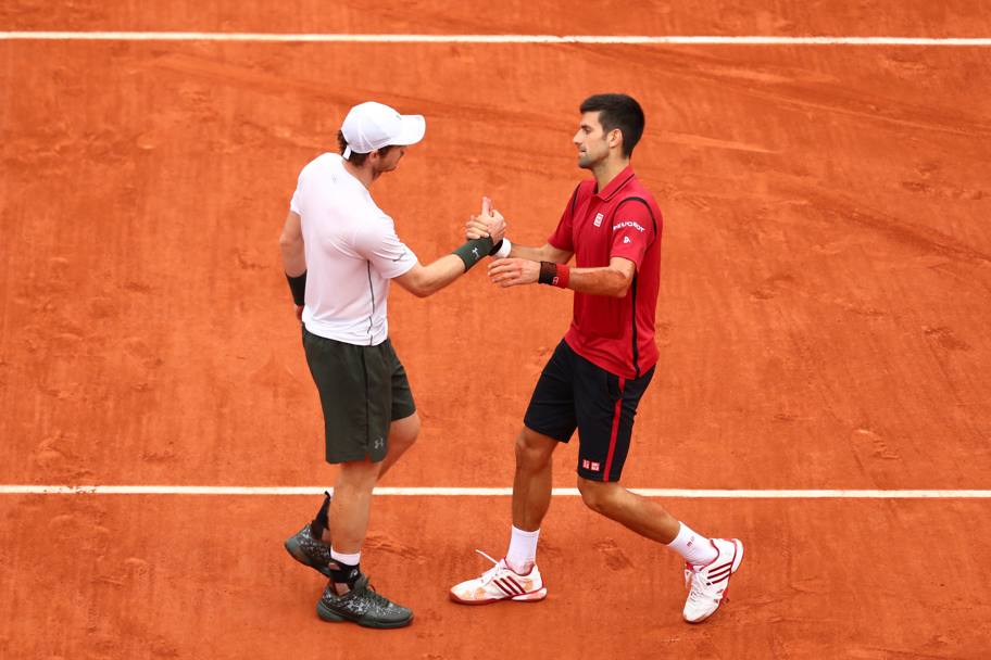 Abbraccio fra Murray e Djokovic: lo scozzese si arrende e cos Nole festeggia il suo primo Roland Garros in una carriera formidabile. Getty